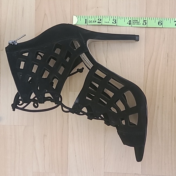 Steve Madden Elegant Ursula Black Suede High Heels Size 8 - Picture 6 of 10